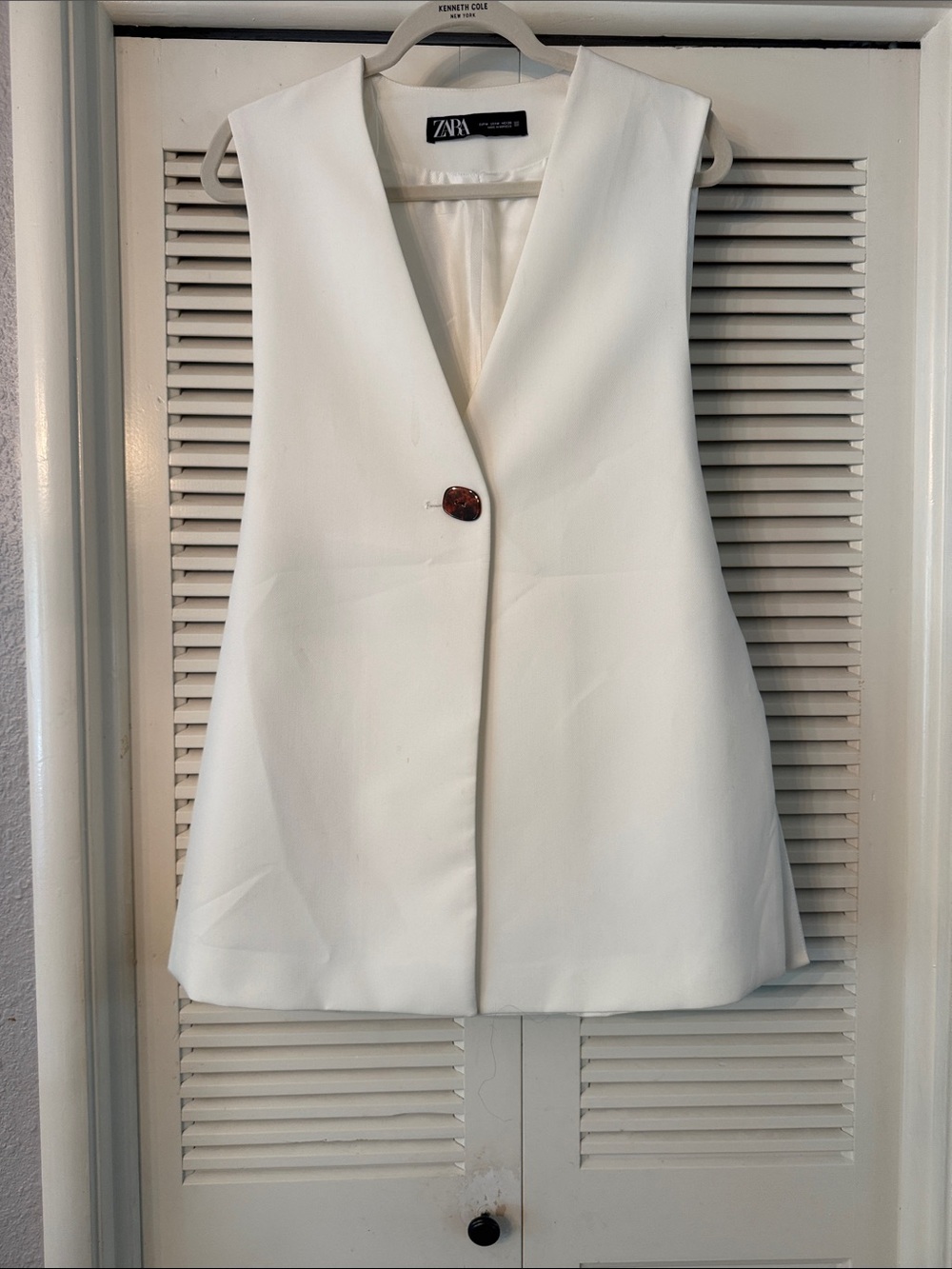 ZARA Ivory Sleeveless Blazer Vest with Single Button